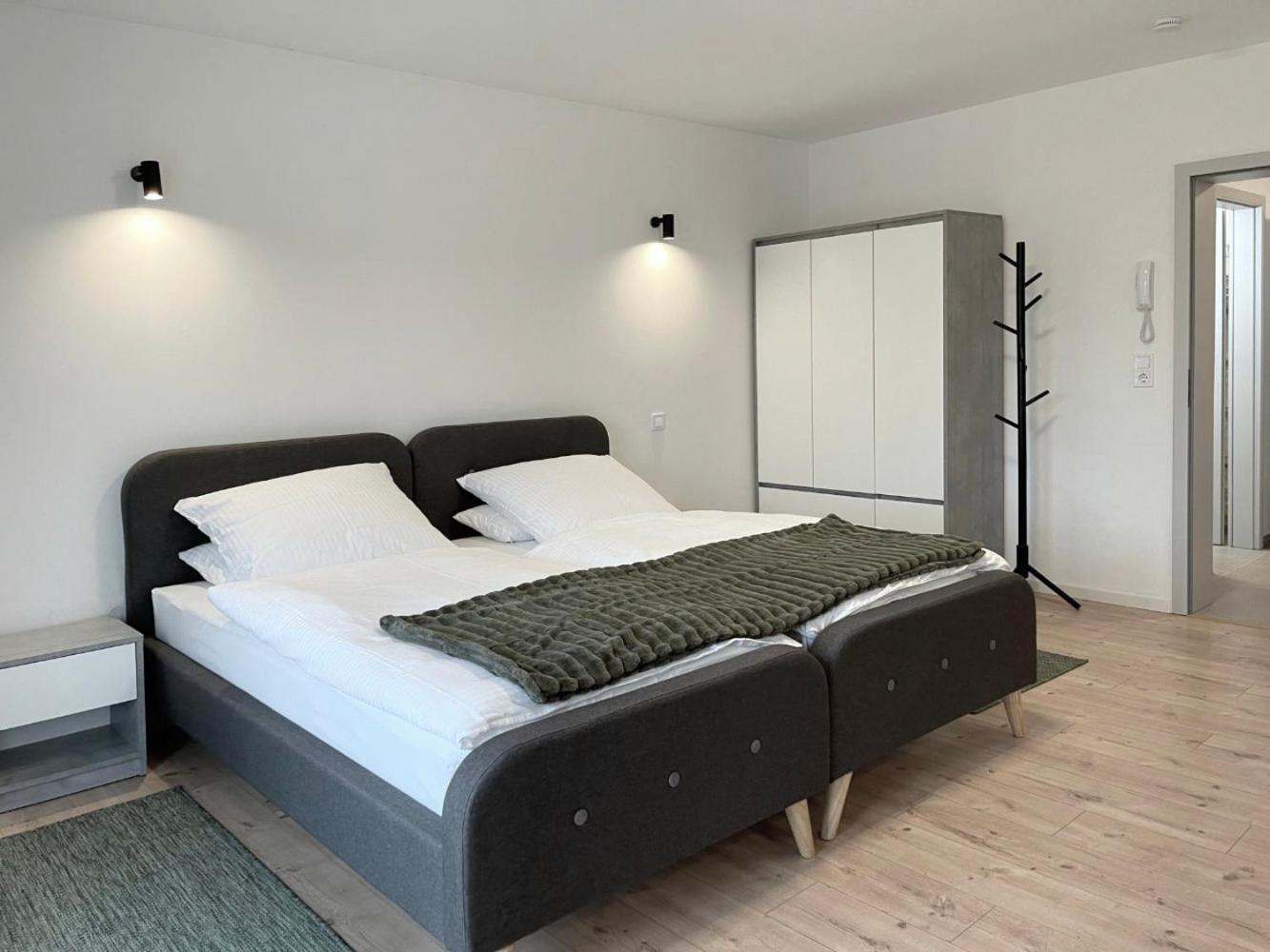 Board Inn - Haus Regensburg Bagian luar foto