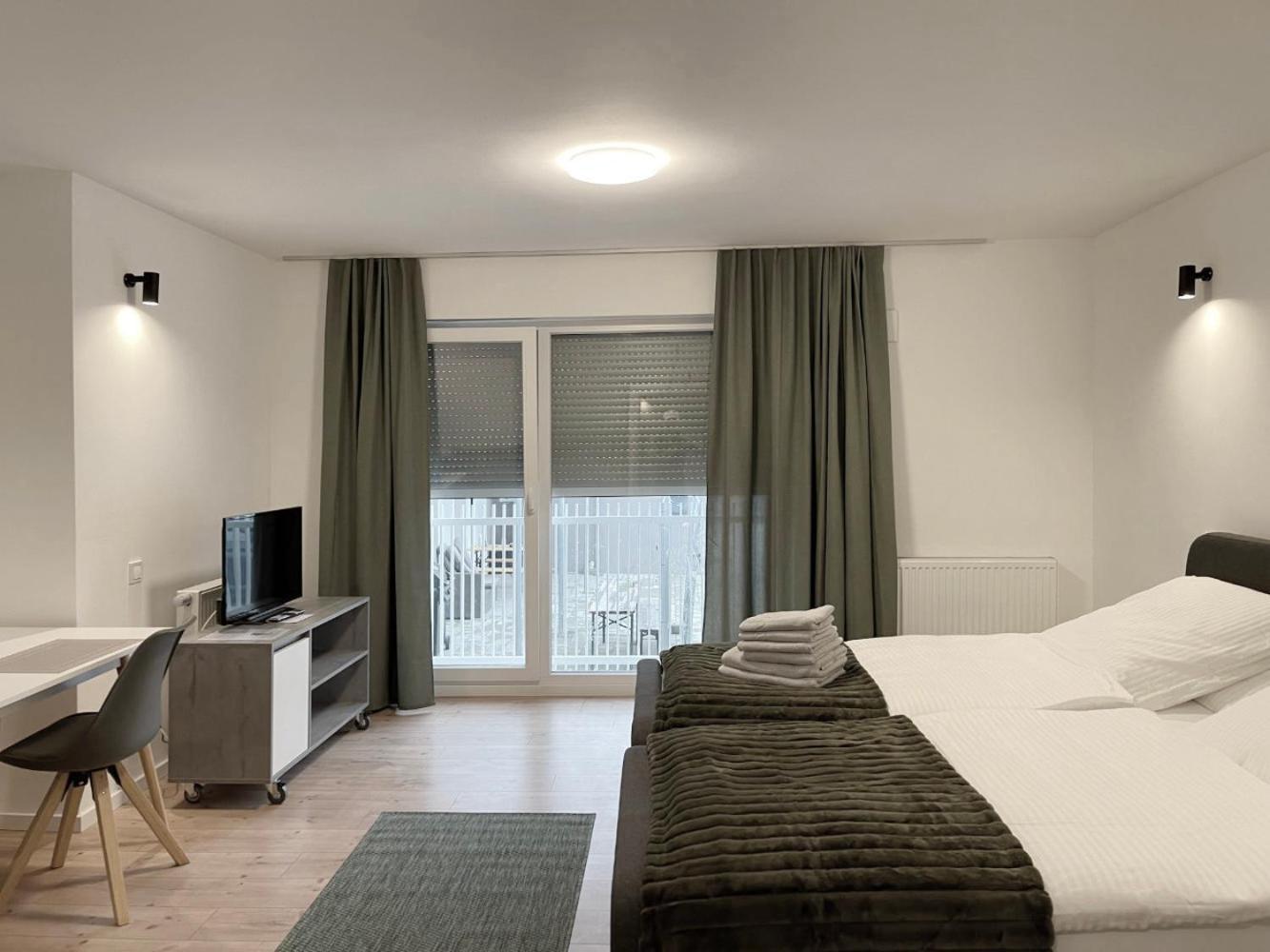 Board Inn - Haus Regensburg Bagian luar foto