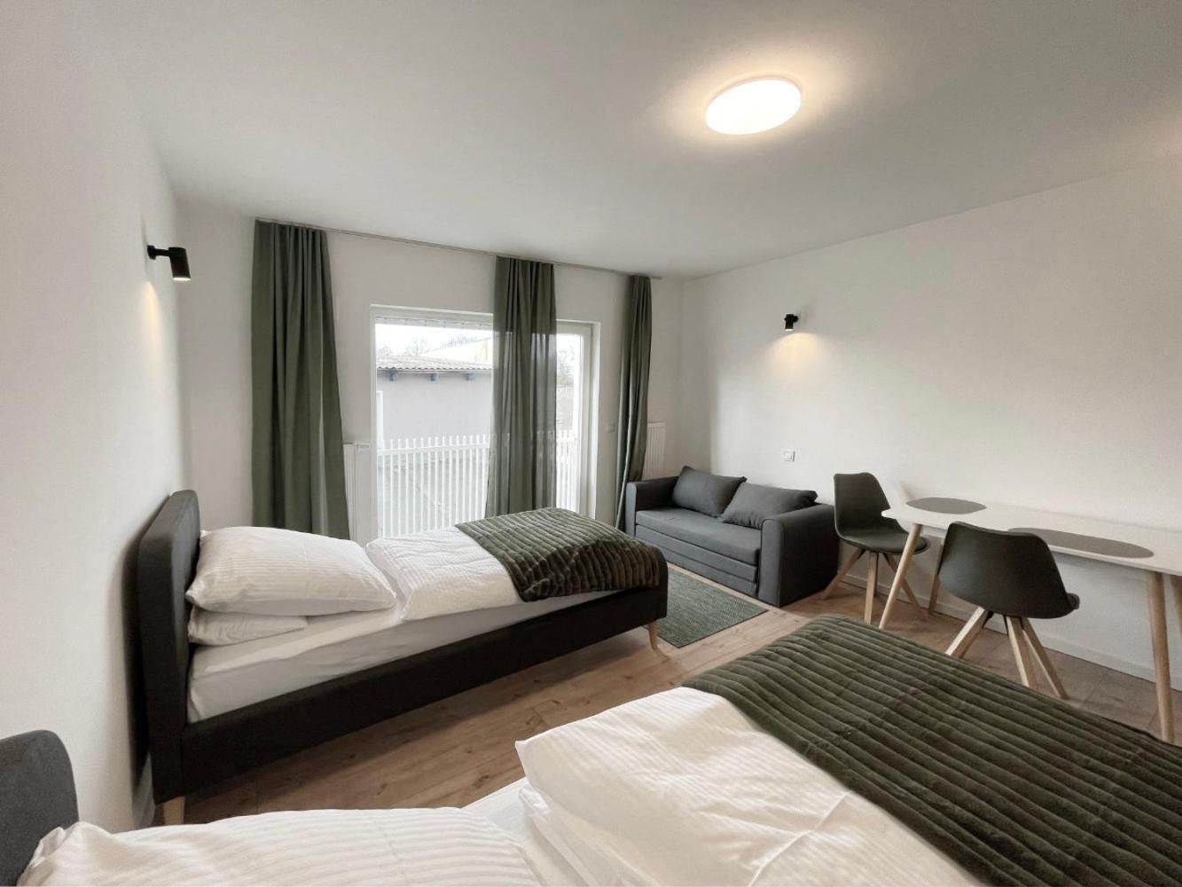 Board Inn - Haus Regensburg Bagian luar foto