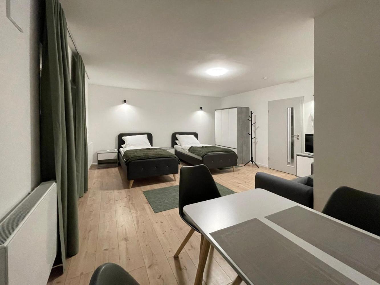 Board Inn - Haus Regensburg Bagian luar foto