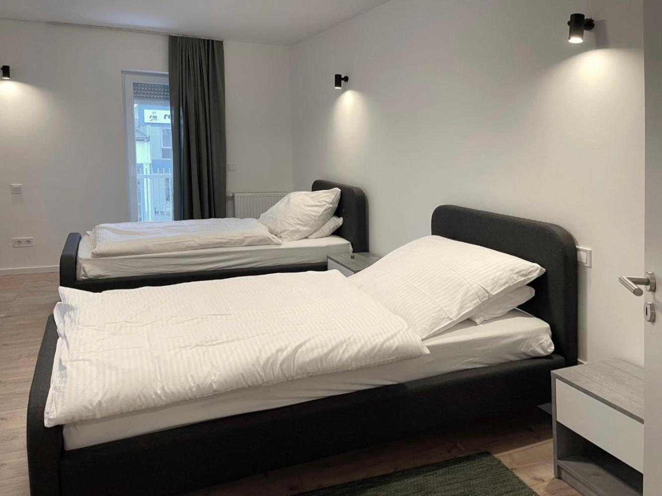 Board Inn - Haus Regensburg Bagian luar foto
